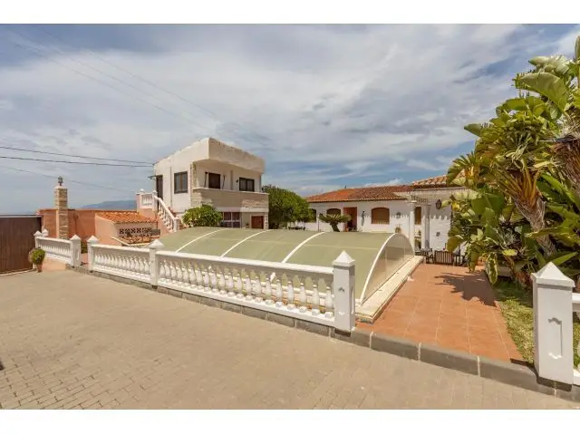Villa de Lujo en Motril con Piscina y Jardines
