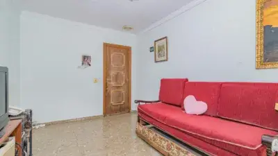 Casa con Local Comercial y Nave en La Zubia