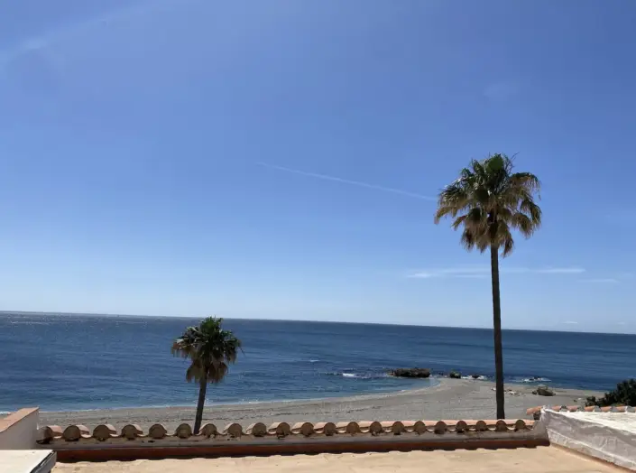 Adosado en Primera Linea de Playa 2 Dormitorios Cerca La Duquesa Sotogrande