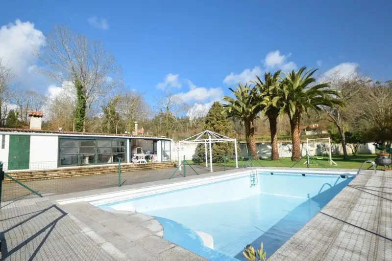 Casa con Piscina en Culleredo Seis Dormitorios