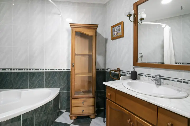 Coliving Alicante: Habitaciones Amuebladas con Servicios Incluidos
