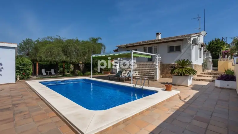 Chalet en venta cerca de la playa El Montgó