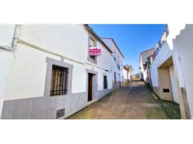Casa con Terreno en Salvatierra de los Barros Badajoz