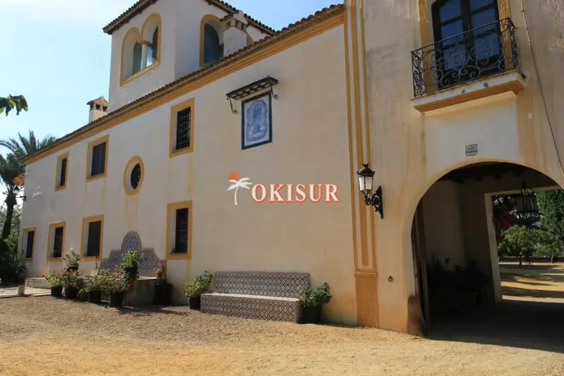 Cortijo Andaluz con 9 habitaciones y piscina climatizada
