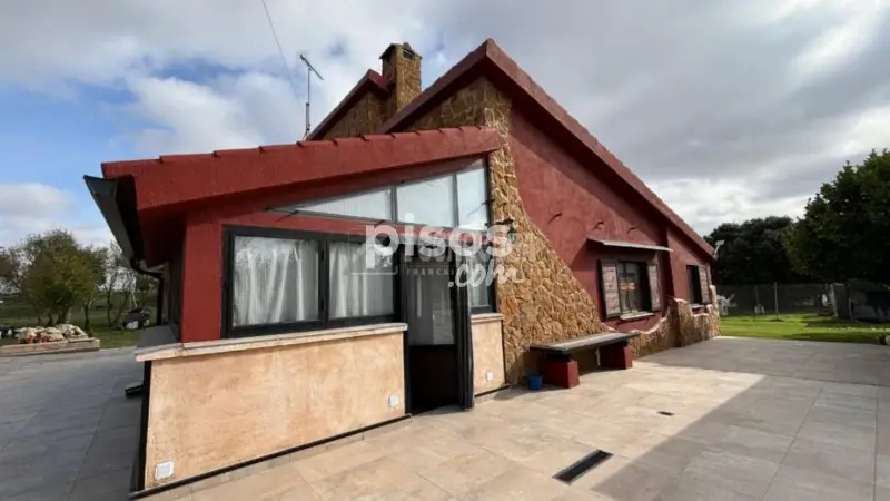 Casa unifamiliar en venta en Camino del Pino, cerca de Camino del Aguacate