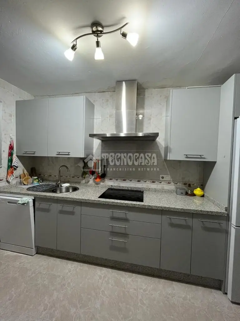 Casa en venta en Calle Doña Mencía