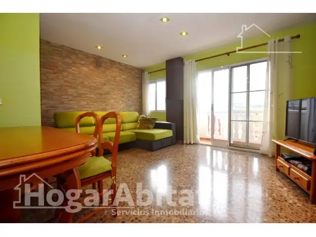 OPORTUNIDAD Amplio piso con garaje y dos balcones