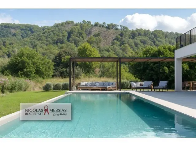 Villa de Lujo en Campanet con Piscina Privada y Jardines