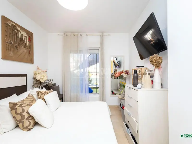 Apartamento en Vera con Jardín Privado y Piscina Climatizada
