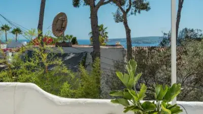 Casa adosada en Portals con piscina y vistas al mar
