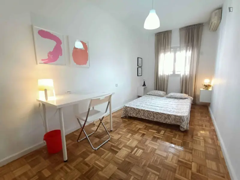 Habitacion Doble con Baño Privado en Apartamento Reformado