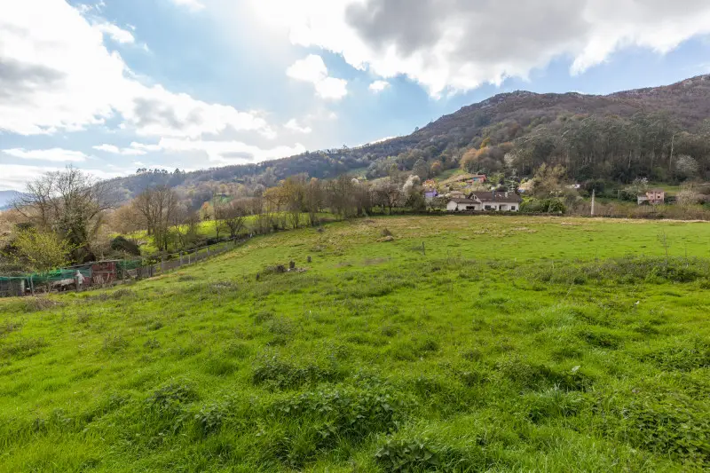 Finca Parcelable Cerca de Oviedo Dos Casas 300m2