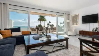Ático de Lujo en Marbella Este con Vistas al Mar y Piscina Privada
