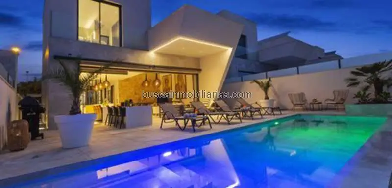 Villa Moderna en Quesada con Piscina Privada y Sótano