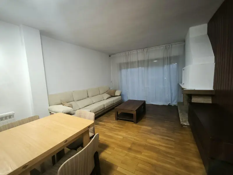 Ático en alquiler. Àtic de 117 m² de lloguer temporal amb 4 habitacions dobles i 2 banys al costat de la Facultat de Medicina.