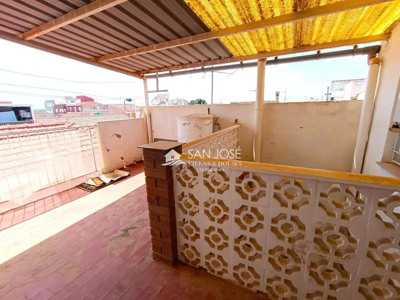 Casa en Novelda con Terraza y 6 Dormitorios