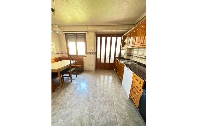 Rent a room of 110 m² in Alicante/alacant