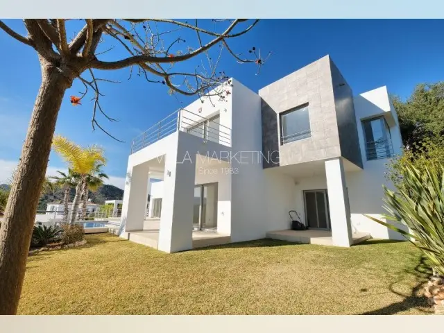 Casa-Villa de 4 Dormitorios en venta Benahavis, España