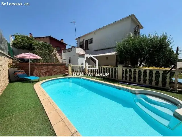 Chalet en Venta con Dos Viviendas Independientes