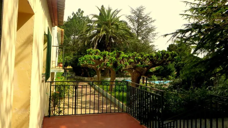 Casa de Campo con 2 Viviendas y 4 Hectareas en Maella