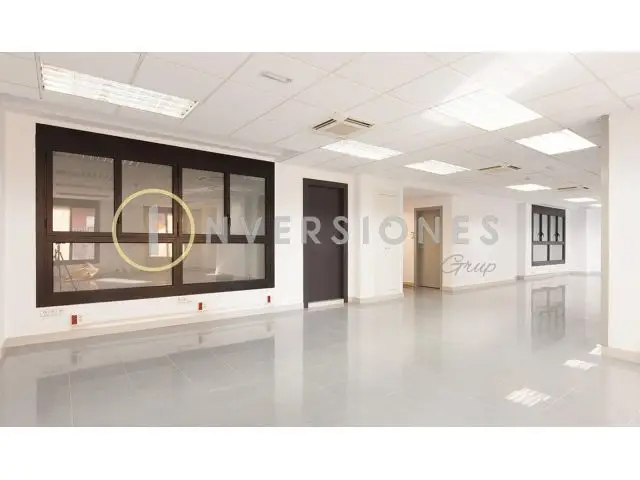 Oficina en Alquiler en Av Madrid Barcelona Cerca Camp Nou 220m2