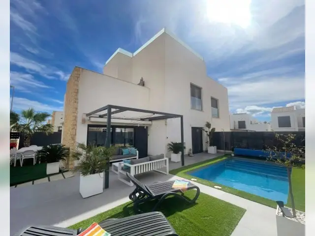 Adosado 4 Dormitorios Ciudad Quesada Piscina Jacuzzi Vistas