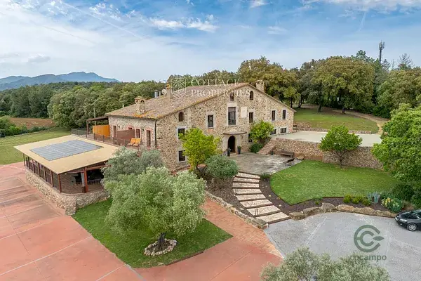 Masía con 3 hectáreas en Girona Ideal para Eventos y Turismo Rural