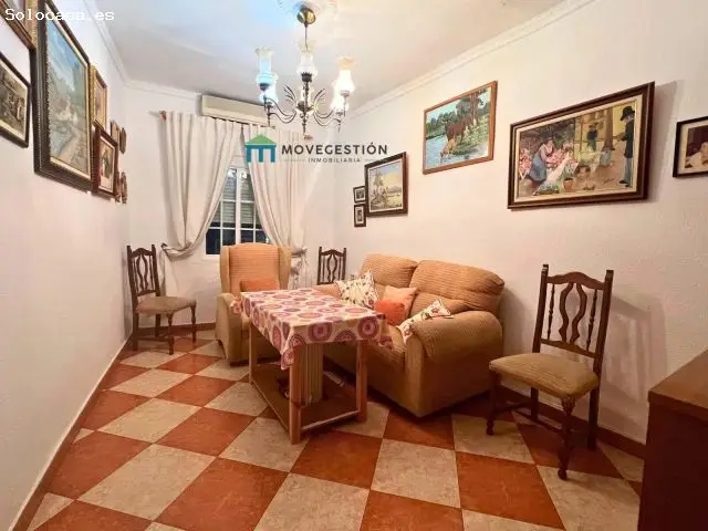 Casa en Venta en Ubrique: 3 Habitaciones, 2 Baños y Terraza