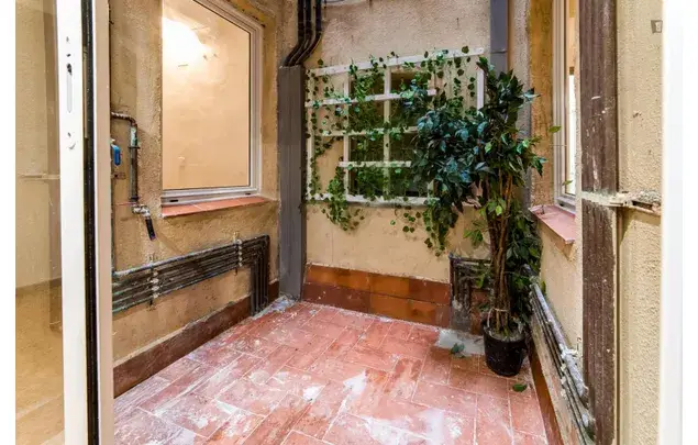 Apartamento 5 Dormitorios Barcelona El Raval Cerca Transporte Universidad