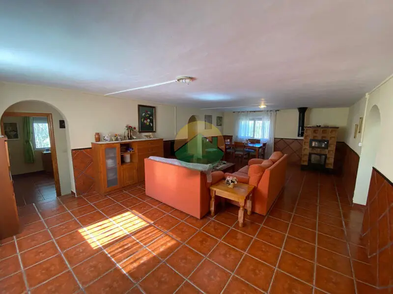 Casa de Campo con 3 Dormitorios y 2 Baños en Totana