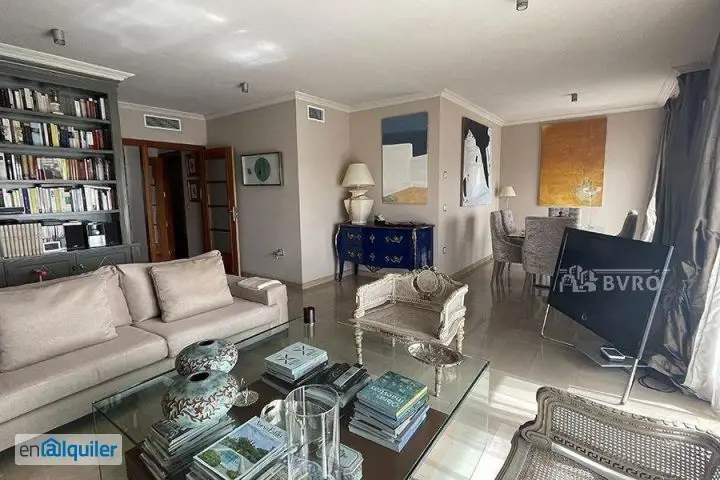 Alquiler piso con 2 baños Noroeste