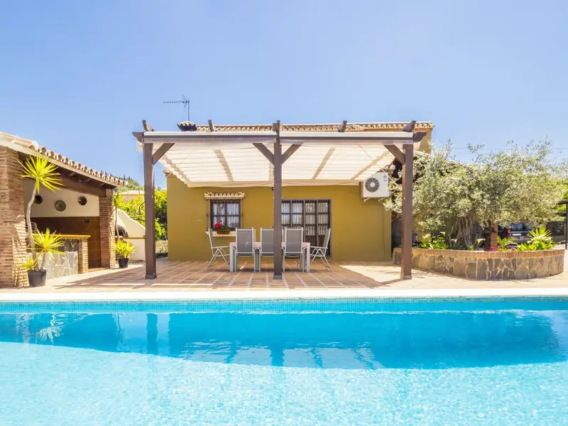 Casa-Villa de 3 Dormitorios alquiler Coin, España