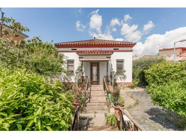 Casa en Montmelo con Gran Terreno y Espacio