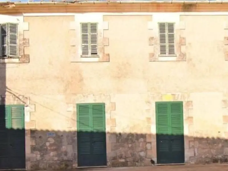 Casa señorial en Muro Baleares Gran Propiedad con Jardín y Garaje