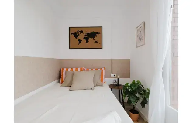 Rent 8 bedroom apartment in Barcelona