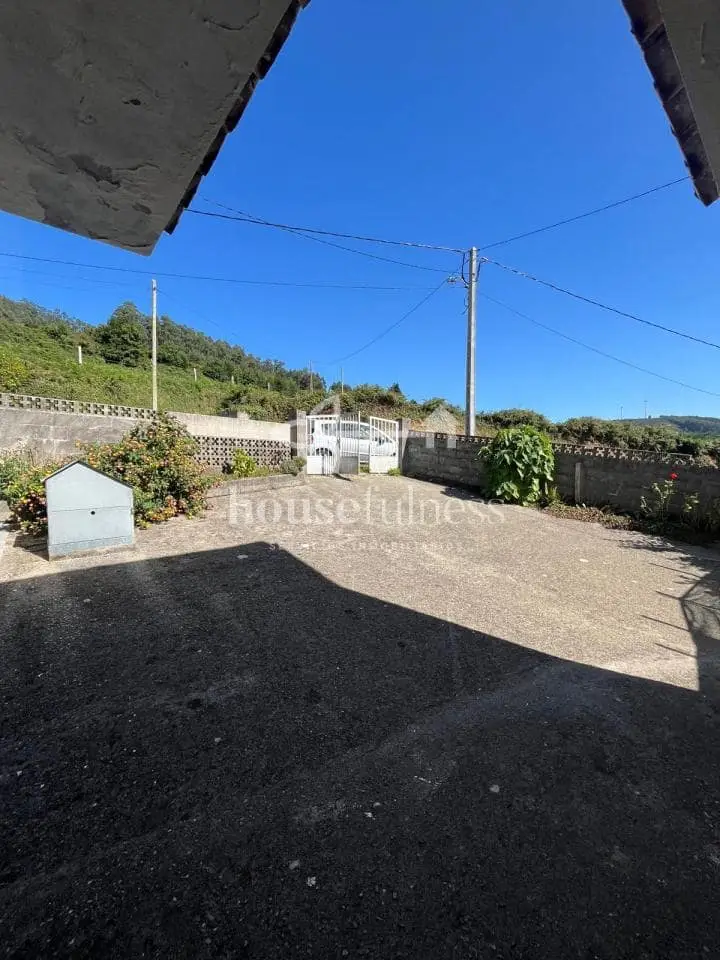 Chalet en Venta Valdoviño: Casa con Encanto y Amplitud