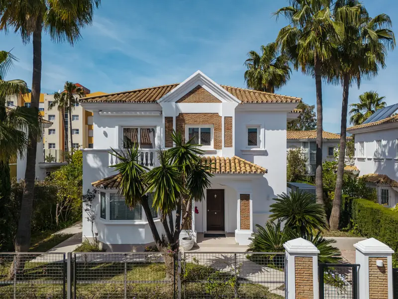 Villa en Venta Monte Biarritz Estepona Moderna y Elegante