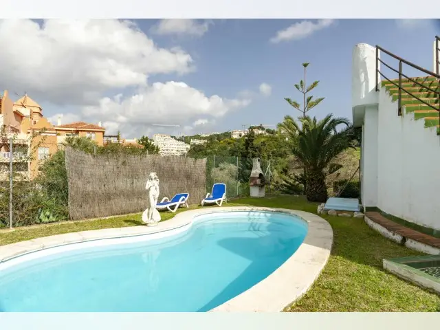 Villa de Lujo con Vistas Panorámicas en Cabopino