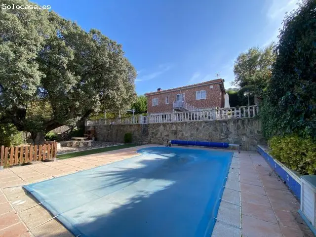 Chalet Independiente en Fuentenovilla con Piscina