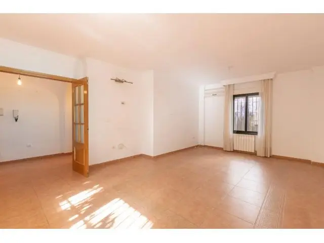 Casa en La Zubia 3 Dormitorios 2 Baños Patio Sótano