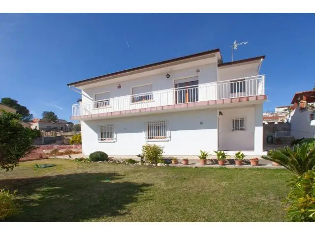 Casa en venta en Can Gordey con piscina y jardin grande