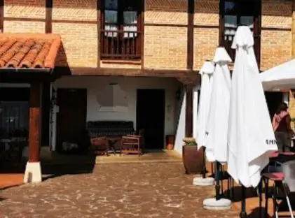 Casa Rústica con 6 Habitaciones y Bar-Restaurante