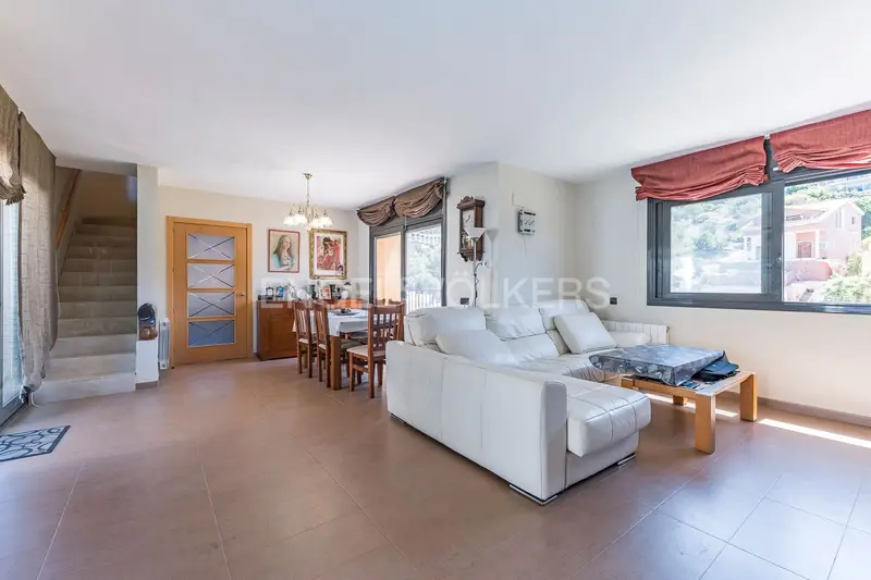 Chalet en Venta Sitges con Ascensor Piscina y Vistas al Mar