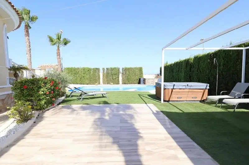 Chalet con Vistas al Mar en Quesada 5 Dormitorios Piscina Climatizada