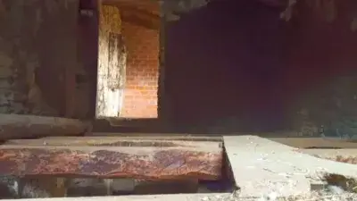 Casa Rústica con 3 Almacenes en Sarria
