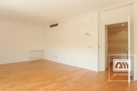 Impecable Atico Duplex con Gran Terraza y 4 Dormitorios en Alquiler