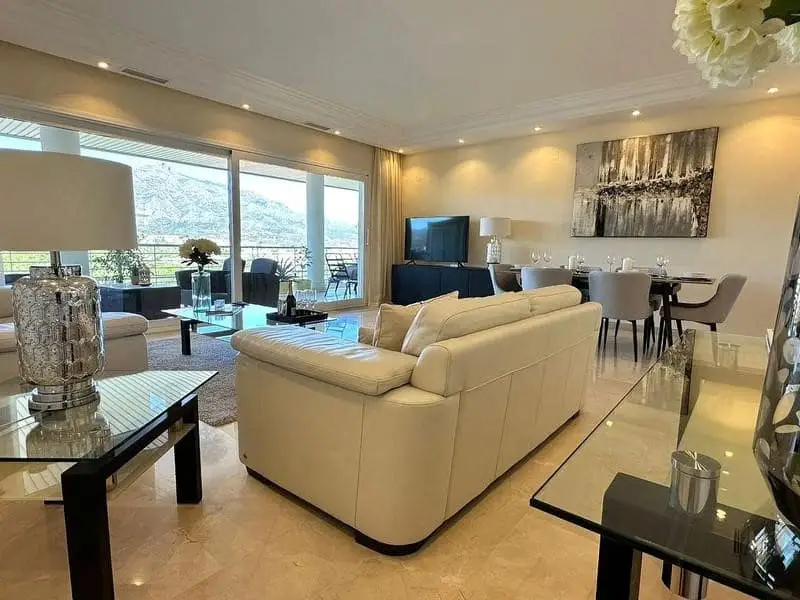 Apartamento en alquiler en Las Brisas, Marbella, Málaga