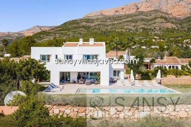 Villa de Lujo en Montgó Jávea 4 Dormitorios 4 Baños Piscina Climatizada
