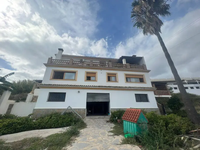 Casa Villa 7 Dormitorios Cancelada