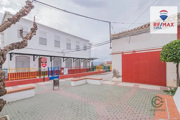 Casa en Romilla Chauchina para Reformar con Gran Secadero